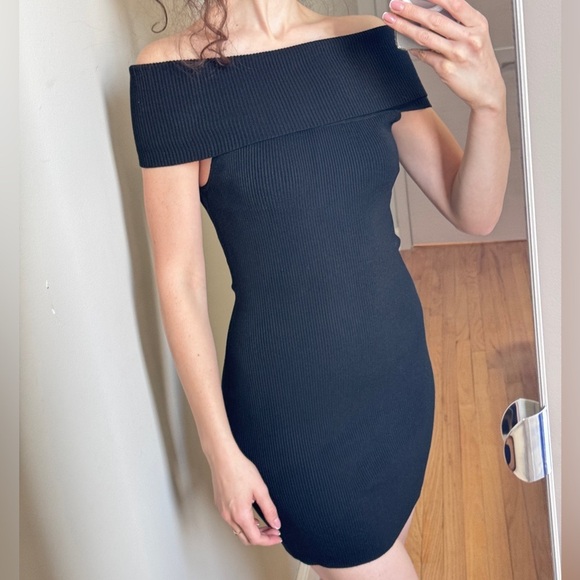OLIVACEOUS Ribbed Black Offshoulder Dress in Medium - Picture 3 of 9